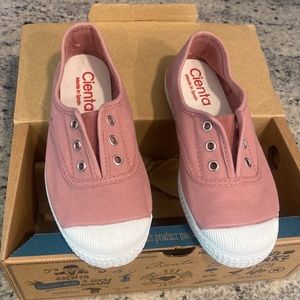 Cienta slip on tennis shoes